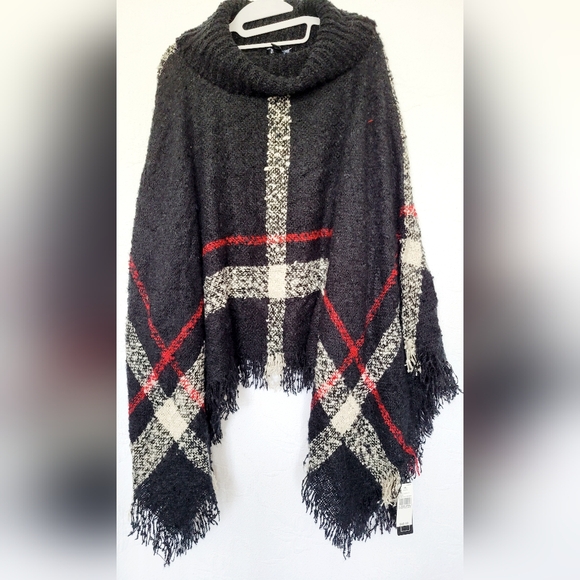 A.Byer Women's 100%acrylic One Size Sweater Ponchos Plaid Black/White/Red - Picture 2 of 16